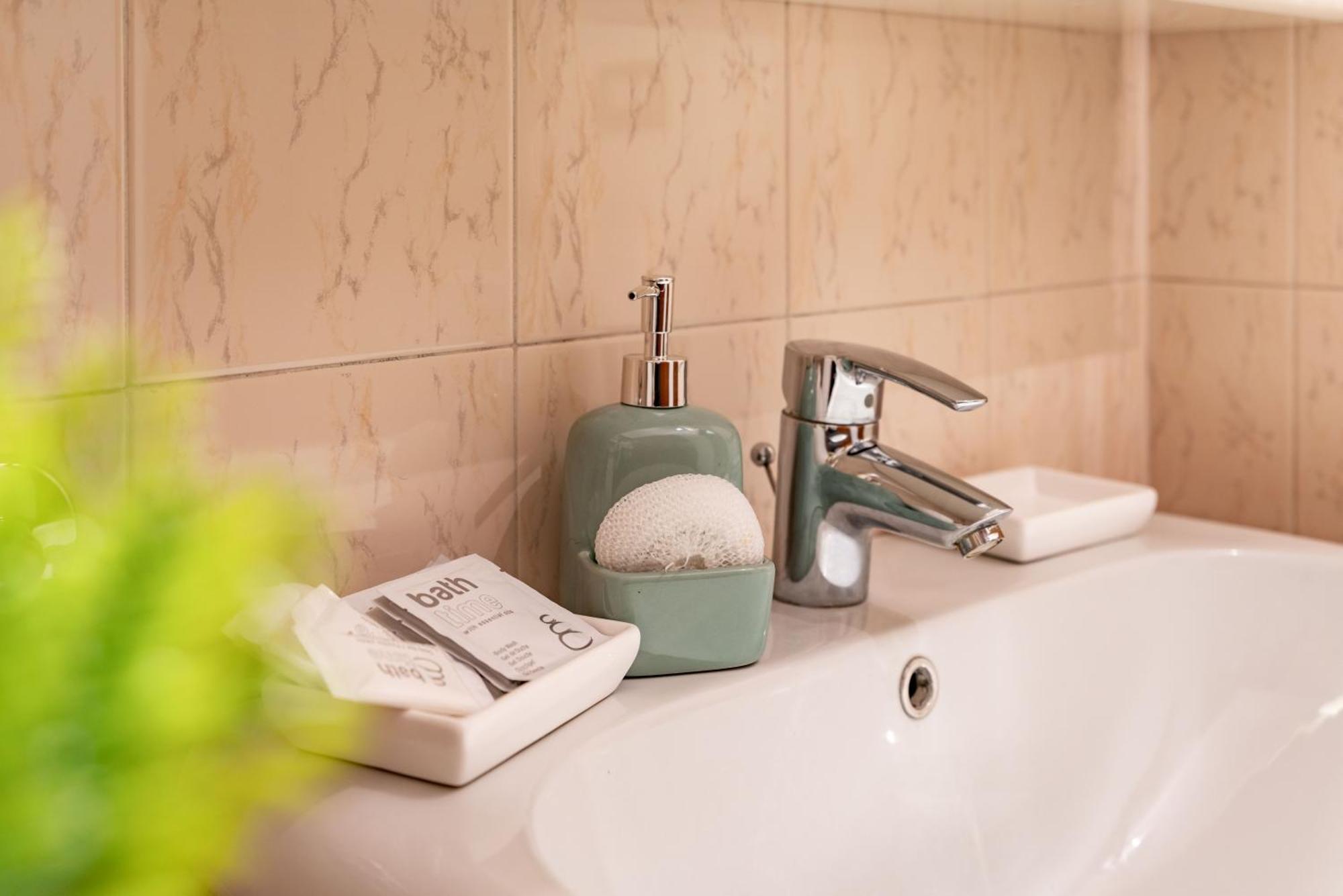Апартаменты -Near Arena & Parking - Pet Friendly Historical Arena Palace Верона Экстерьер фото